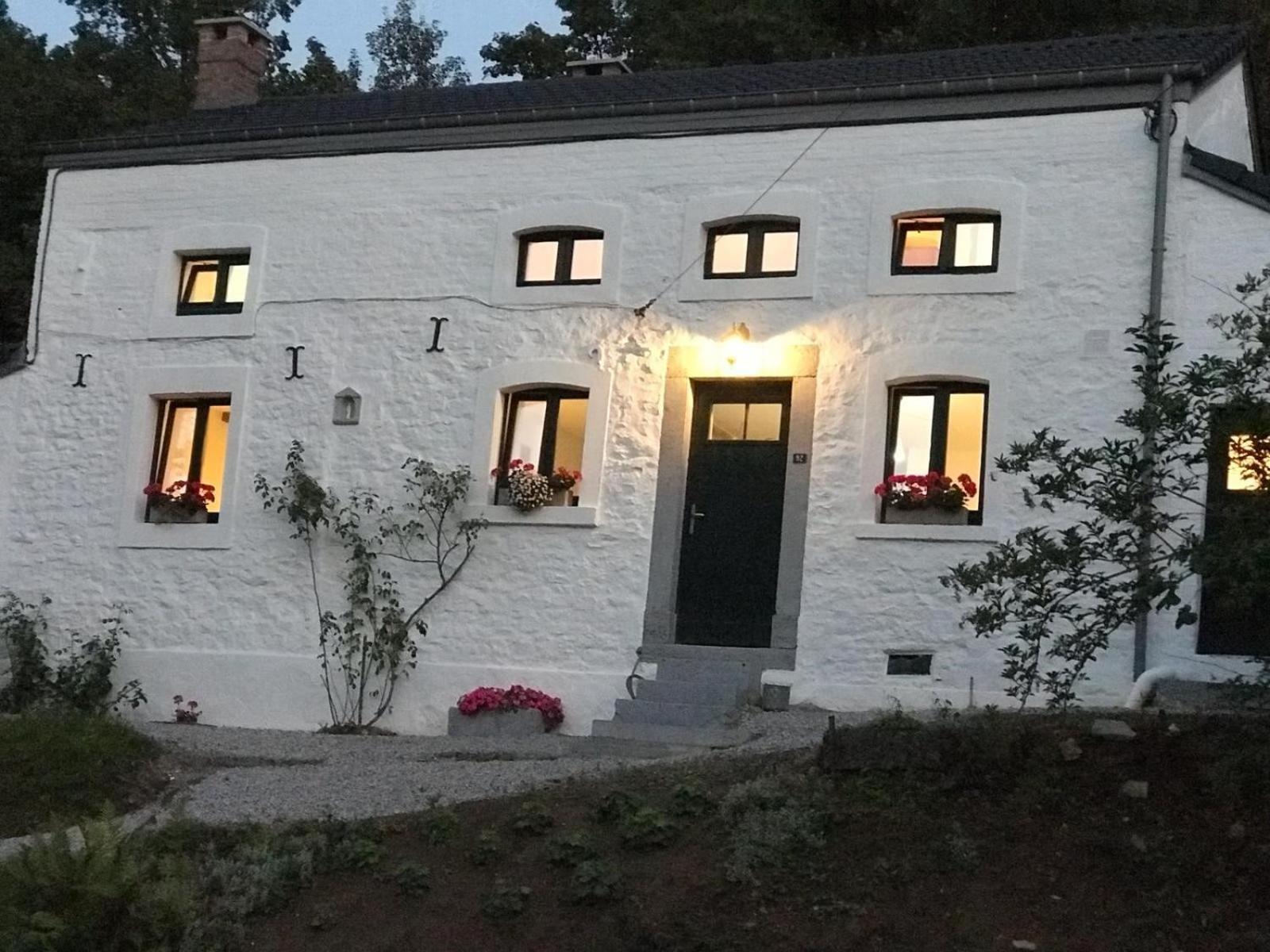La Petite Maison Blanche Wanze Bagian luar foto