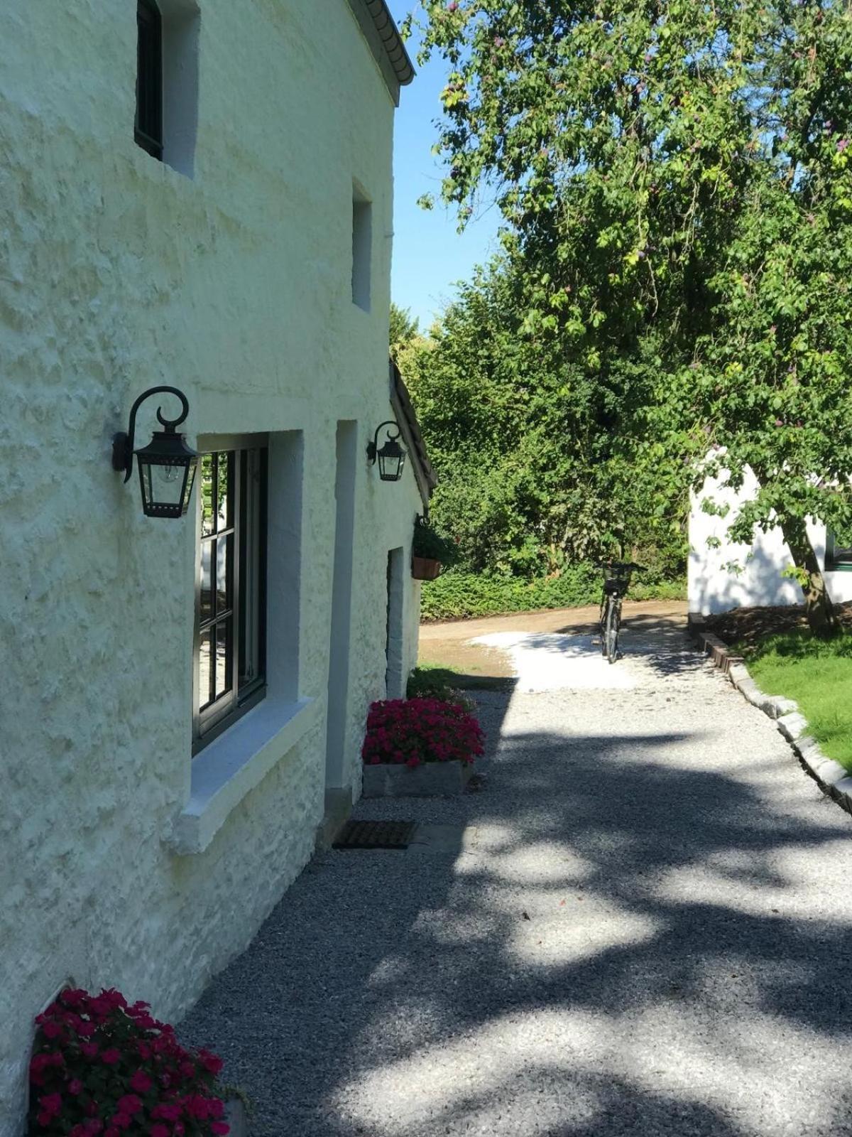 La Petite Maison Blanche Wanze Bagian luar foto
