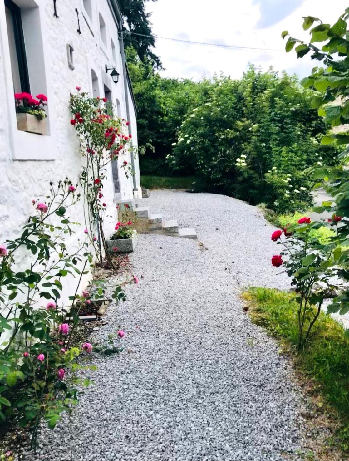 La Petite Maison Blanche Wanze Bagian luar foto