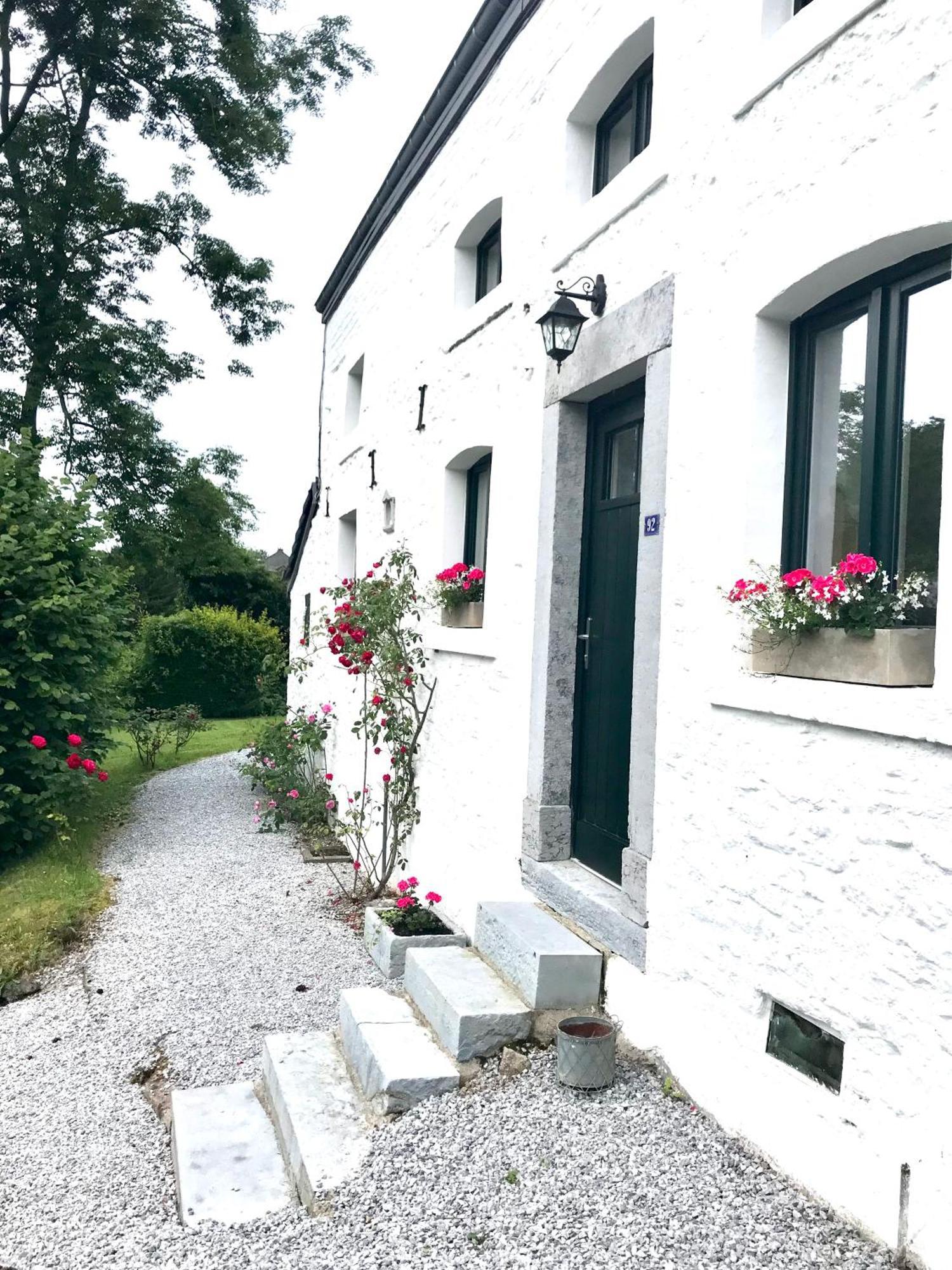La Petite Maison Blanche Wanze Bagian luar foto