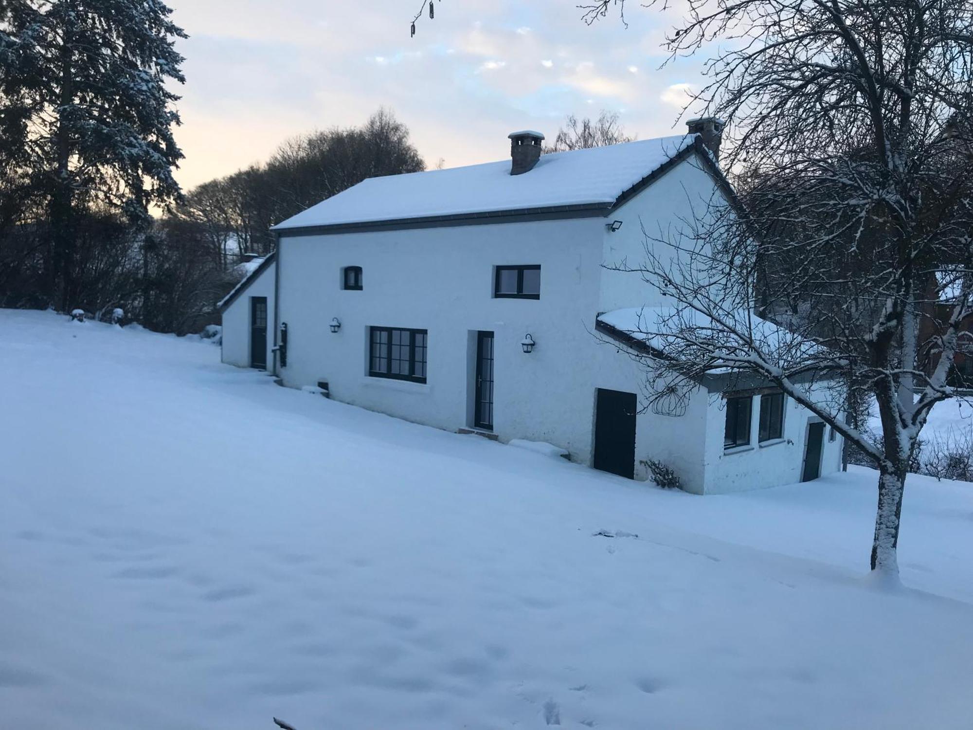 La Petite Maison Blanche Wanze Bagian luar foto